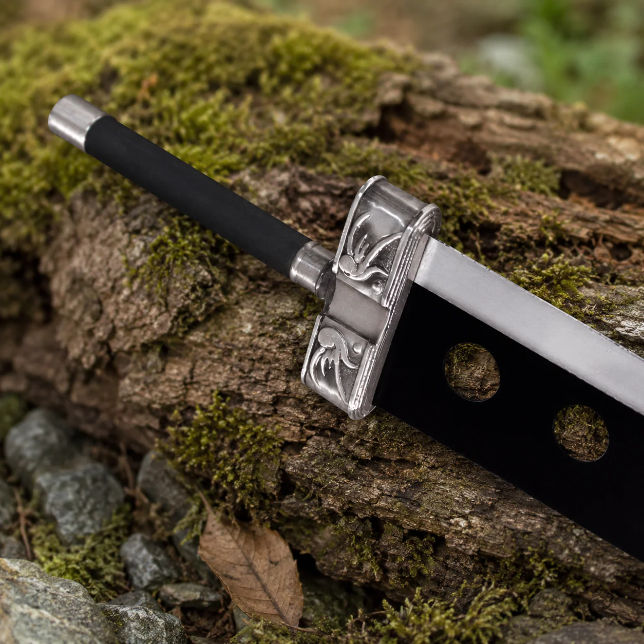 Buster Sword Replica inspired by Cloud Strife from Final Fantasy VII Remake with full-size metal blade for cosplay and collectors.